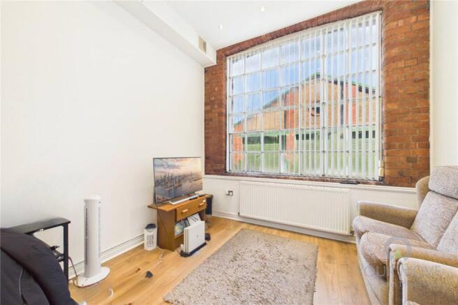 2 bed property, in Regent Street, £117,500