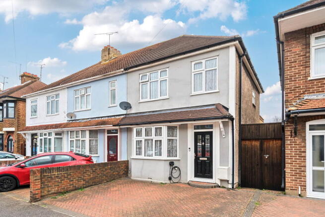 3 bed property, in Sunnymead Avenue, £325,000