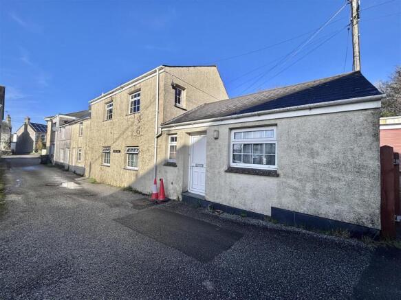 3 bed property, in Fore Street, £300,000