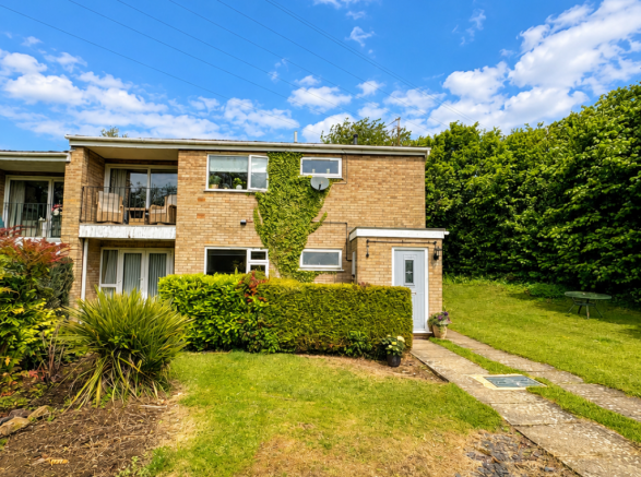 2 bed property, in Norton Road, £165,000