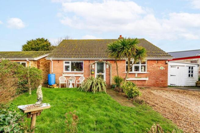2 bed property, in Bush Estate, £230,000