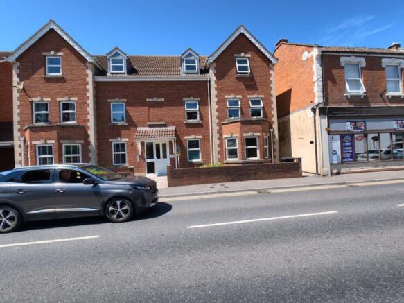 2 bed property, in Flat 11 Wessex House, £77,500