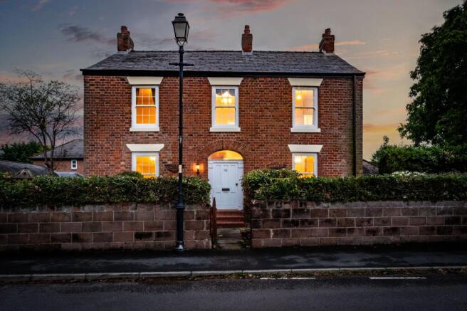 4 bed property, in The Hollies - 110 Main Road, £500,000