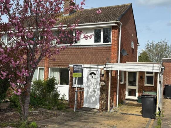 3 bed property, in Roman Way, £215,000