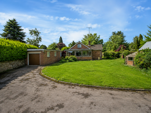 3 bed property, in May Meadow Lane, £400,000