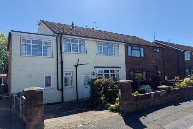 4 bed property, in Greymist Avenue, £295,000