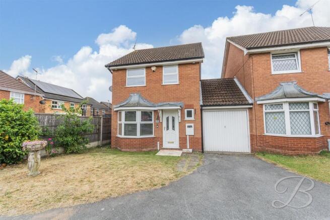 3 bed property, in Newton Close, £240,000
