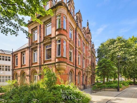 1 bed property, in Amen Corner, £90,000