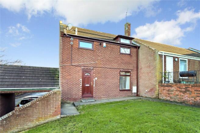3 bed property, in Jubilee Close, £120,000