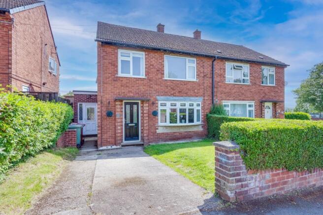 3 bed property, in The Avenue, £250,000