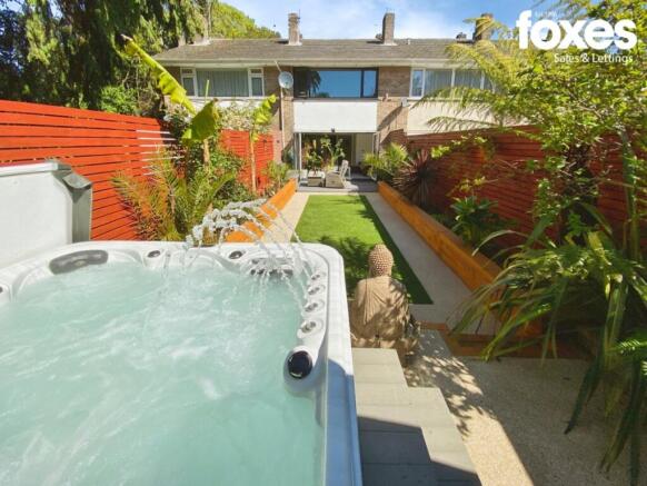 4 bed property, in Burling Terrace, £500,000