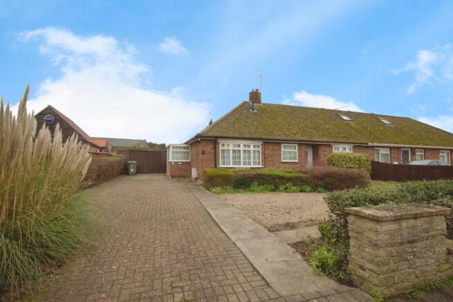 2 bed property, in Towngate East, £270,000