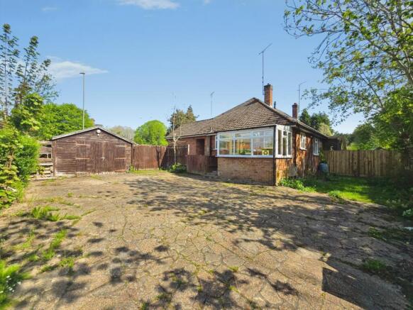 2 bed property, in Vale Road, £400,000