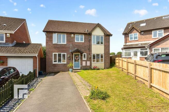 4 bed property, in Greenacres, £369,500