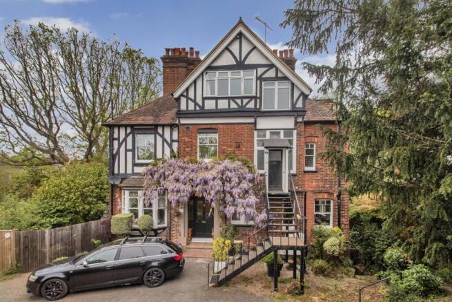 1 bed property, in Linden Park Road, £260,000