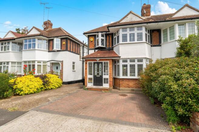 3 bed property, in Garth Road, £925,000