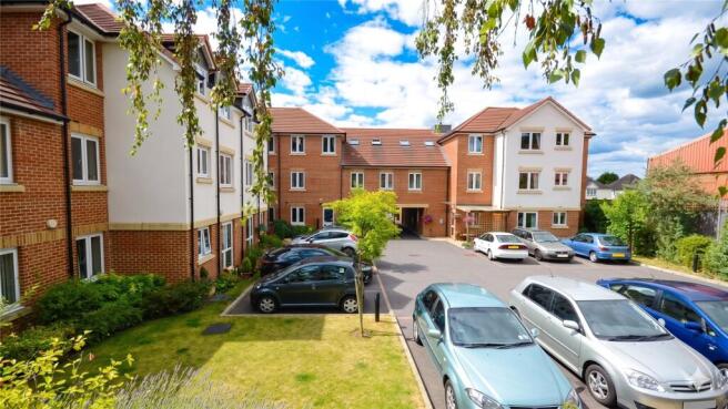 1 bed property, in Reeves Court, £120,000