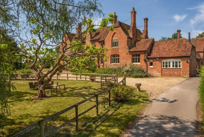 4 bed property, in Aldworth Road, £1,100,000