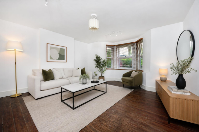 1 bed property, in Burlington Gardens W3, £425,000