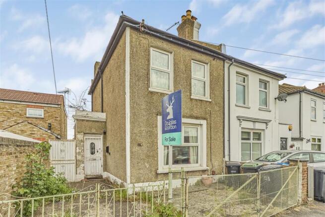 3 bed property, in Newhaven Road, £400,000