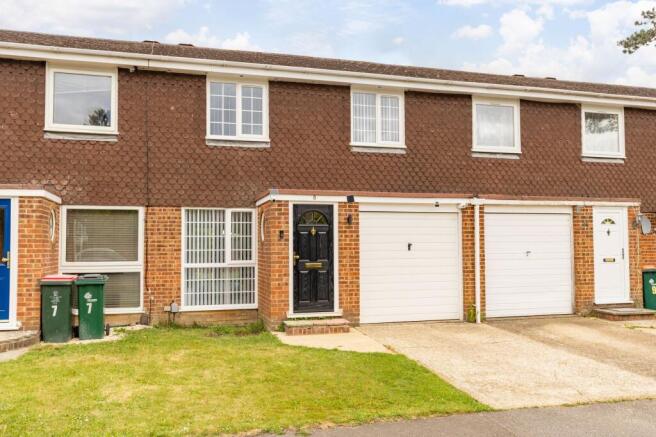 3 bed property, in Cotswold Close, £475,000
