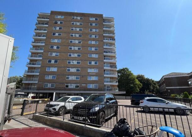 1 bed property, in Westwell Close, £140,000