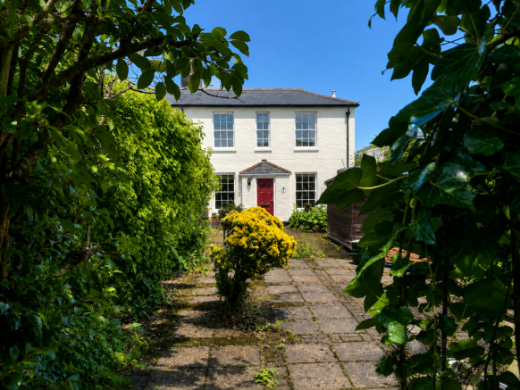2 bed property, in King Alfred Place, £695,000