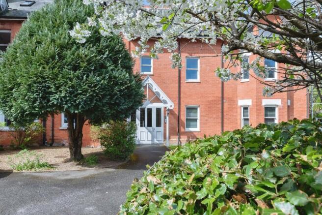 1 bed property, in Cavendish Place, £185,000