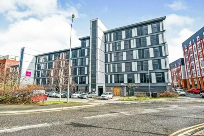 1 bed property, in Unit 131 Jamworks City Point, £3,000