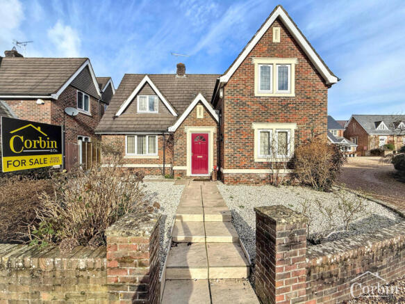 5 bed property, in Silverwood Close, £615,000