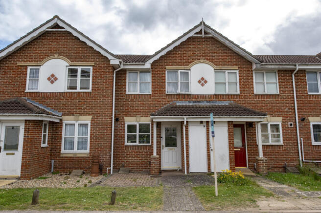 2 bed property, in Cheldoc Rise, £300,000