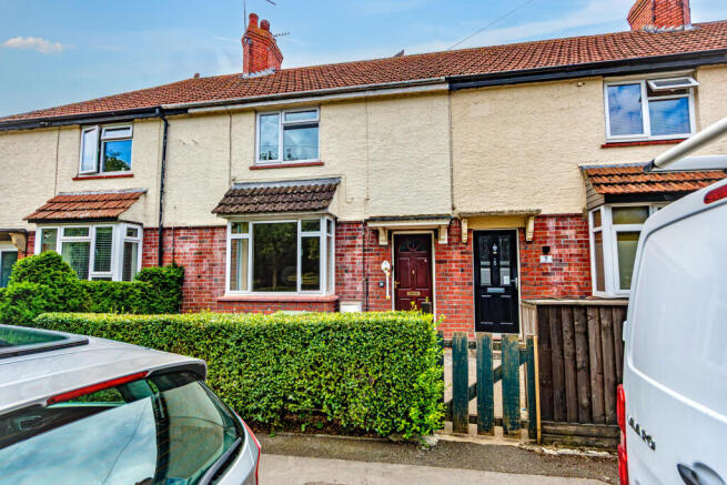 2 bed property, in Bremhill View, £120,000