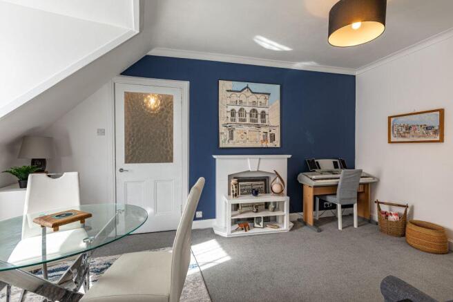 2 bed property, in 6, £95,000