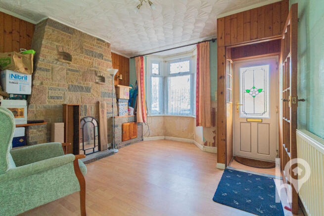 2 bed property, in Gordon Avenue, £180,000