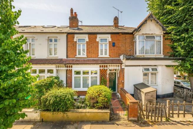 2 bed property, in Trent Avenue, £725,000