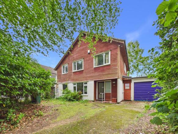 5 bed property, in Blackwater Lane, £500,000