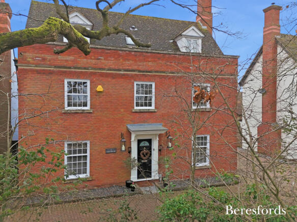 5 bed property, in Ickworth Close, £850,000