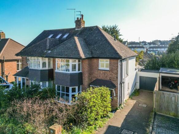 3 bed property, in Mill Drive, £775,000