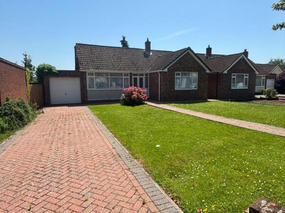 2 bed property, in Robert Avenue, £699,950
