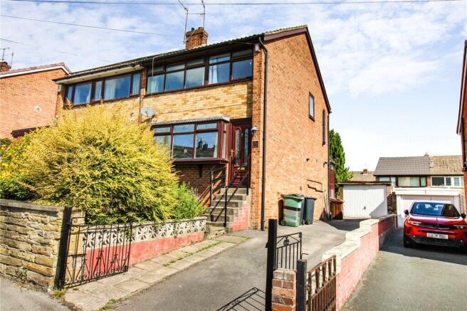 3 bed property, in Apperley Road, £225,000