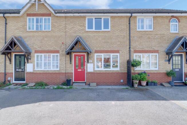 2 bed property, in Holly Drive, £325,000