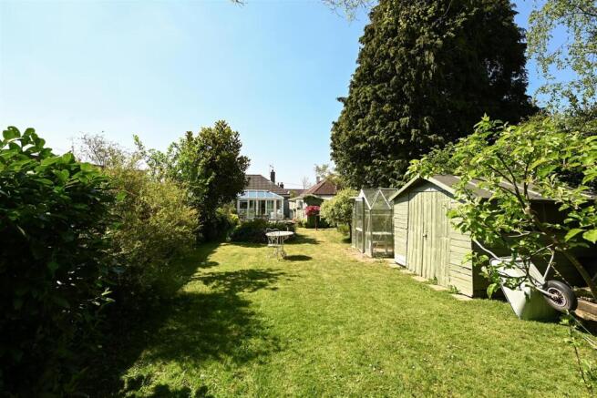 2 bed property, in Wood Lane, £449,950