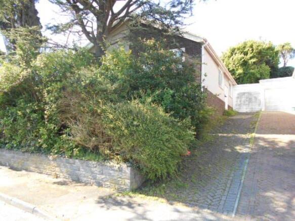 4 bed property, in Heatherslade Close, £200,000