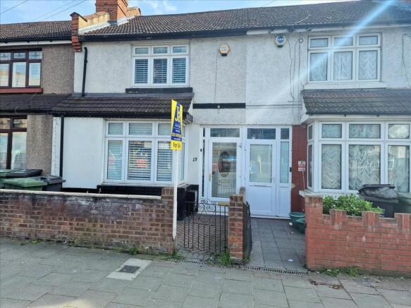 2 bed property, in Southend Lane, £435,000