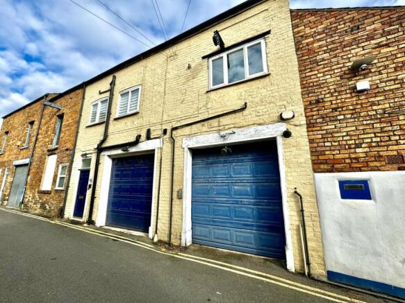 2 bed property, in Albemarle Back Road, £85,000