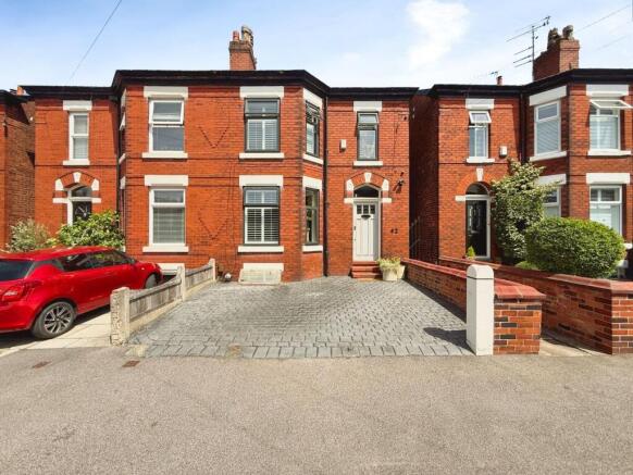3 bed property, in Oakfield Road, £485,000