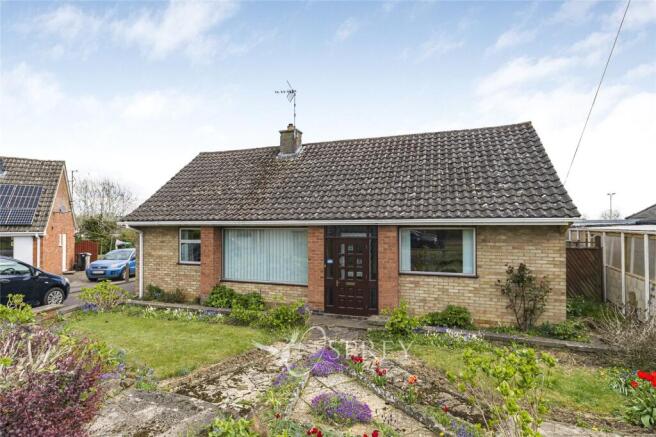 3 bed property, in Redland Road, £325,000