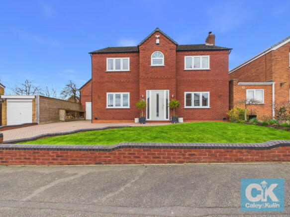 5 bed property, in Sunfield Road, £560,000