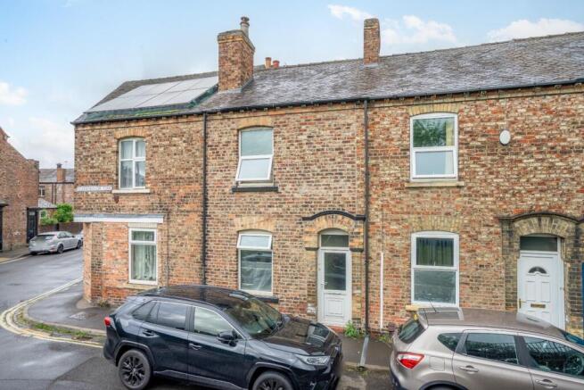 2 bed property, in Scarborough Terrace, £230,000
