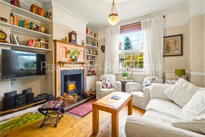4 bed property, in Commonwealth Road, £725,000